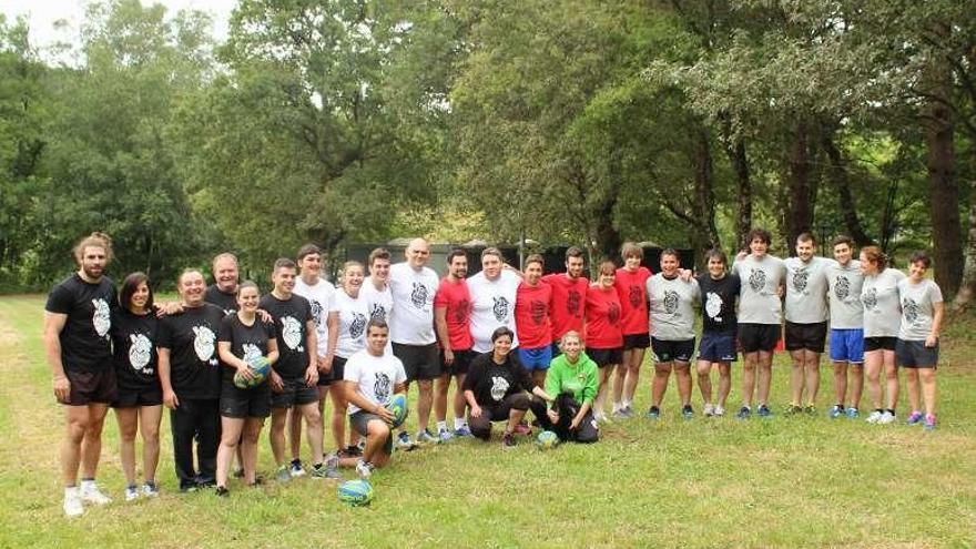 Participantes en la jornada de convivencia del Coreti, en Vilatuxe.