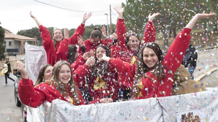 El carnaval omple de color i diversió l&#039;Alt Empordà