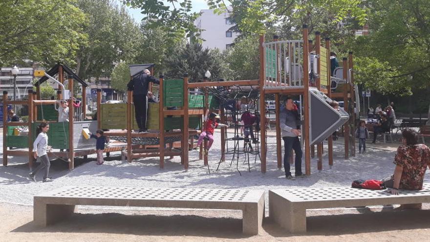 El parc infantil de la plaça Espanya de Manresa