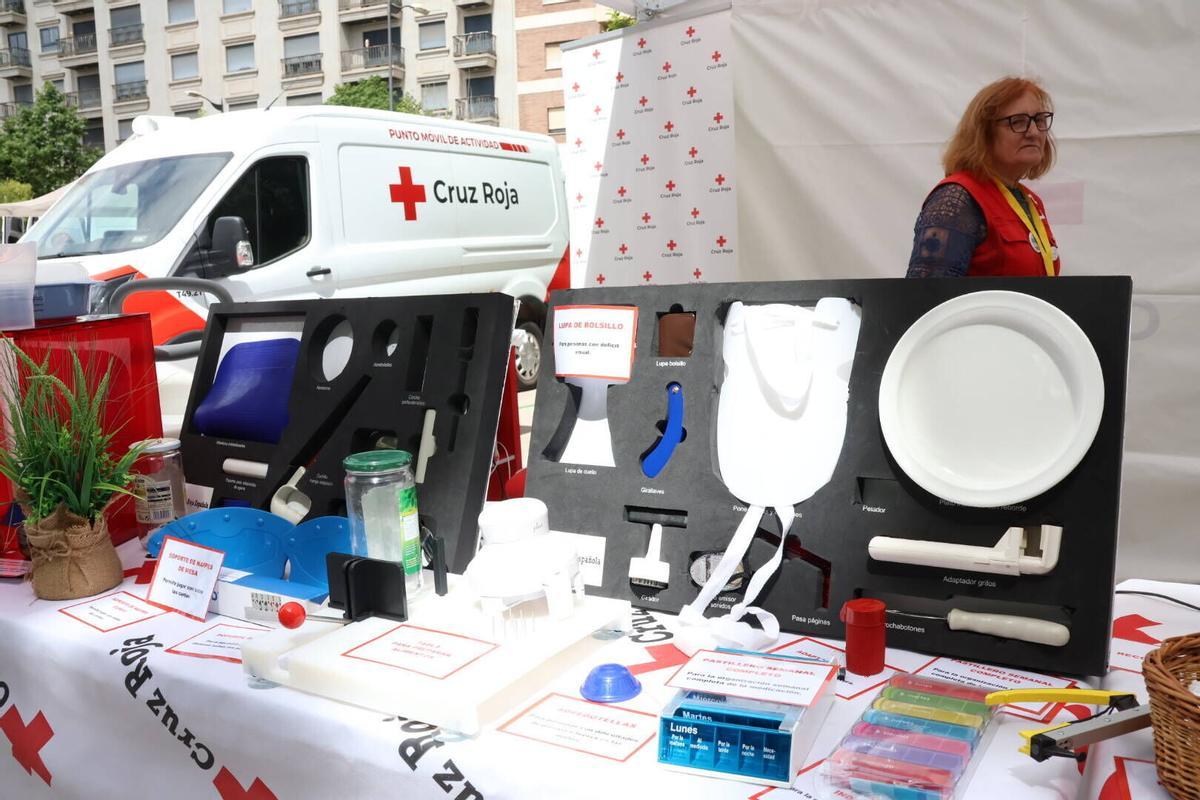 Feria técnica y tecnológica en La Marina, dentro de las actividades de la Semana de las Personas Mayores.