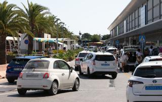 Los taxistas de Mallorca se niegan a ‘comerse’ las 300 VTC de Ibiza