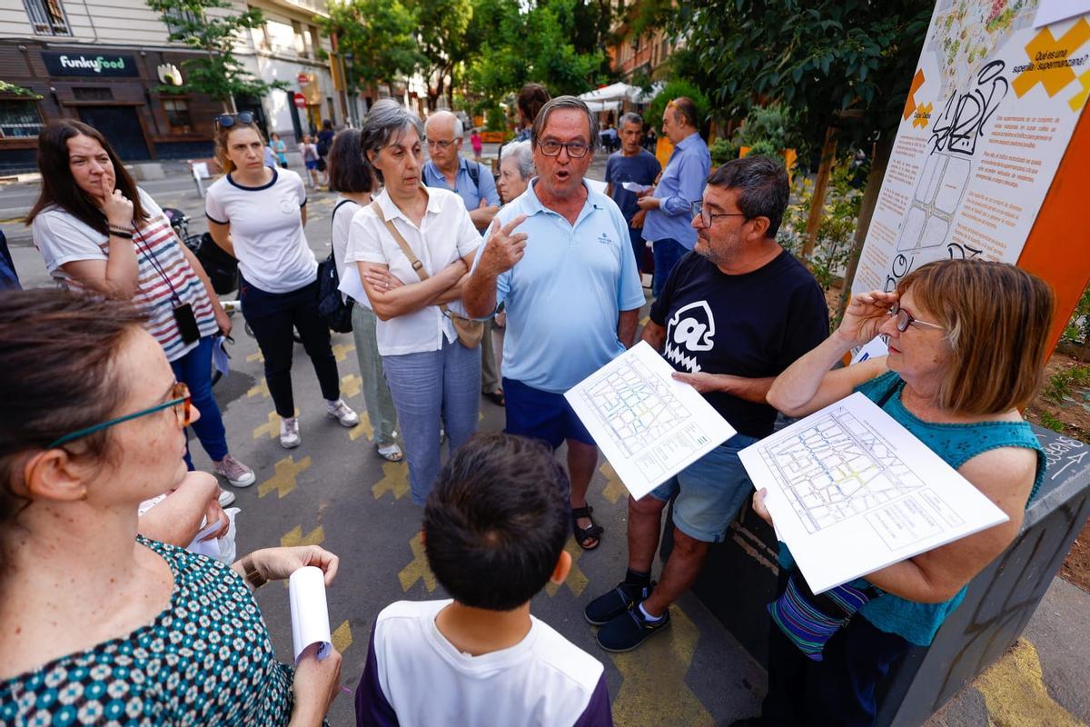 Punto informativo del nuevo estacionamiento regulado en la Petxina