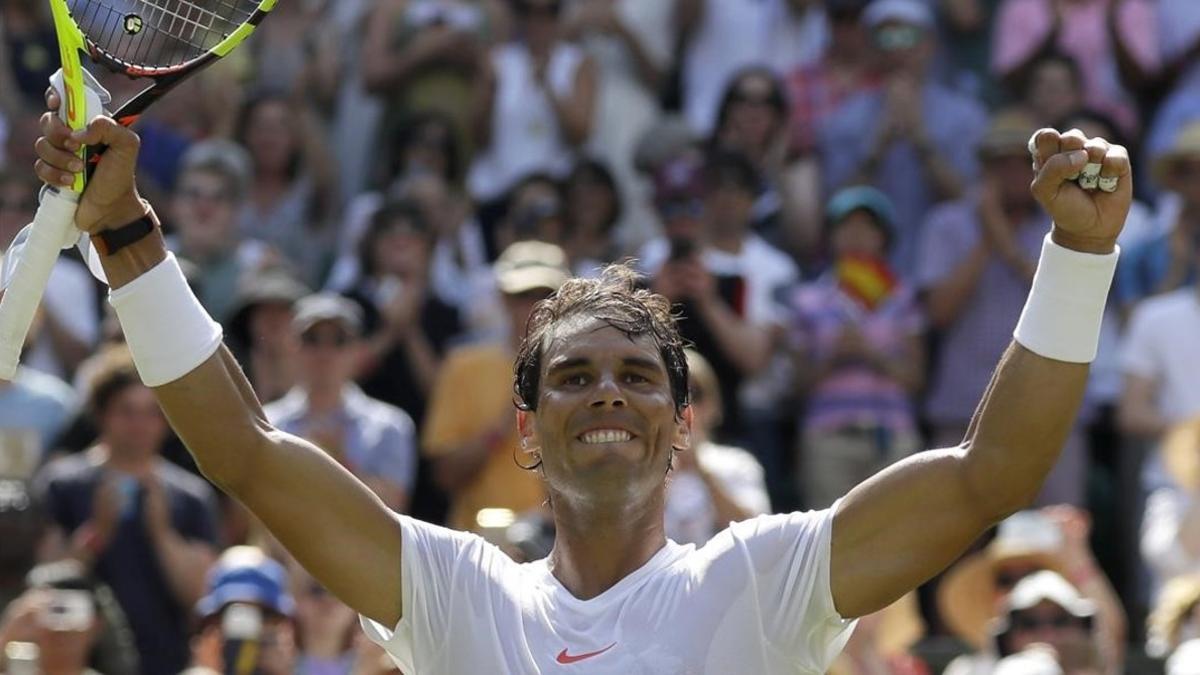 Nadal celebra su pase a los octavos de final de Wimbledon