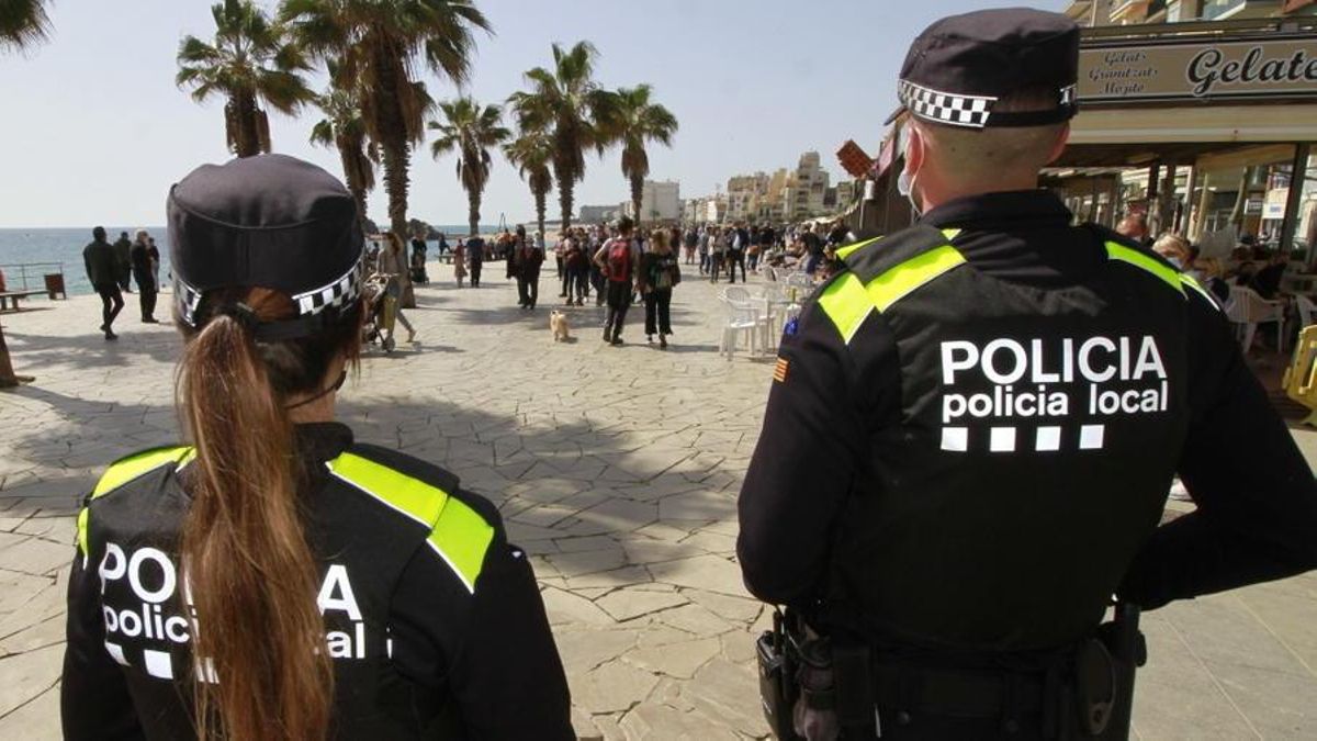 Dos agents de la Policia de Blanes