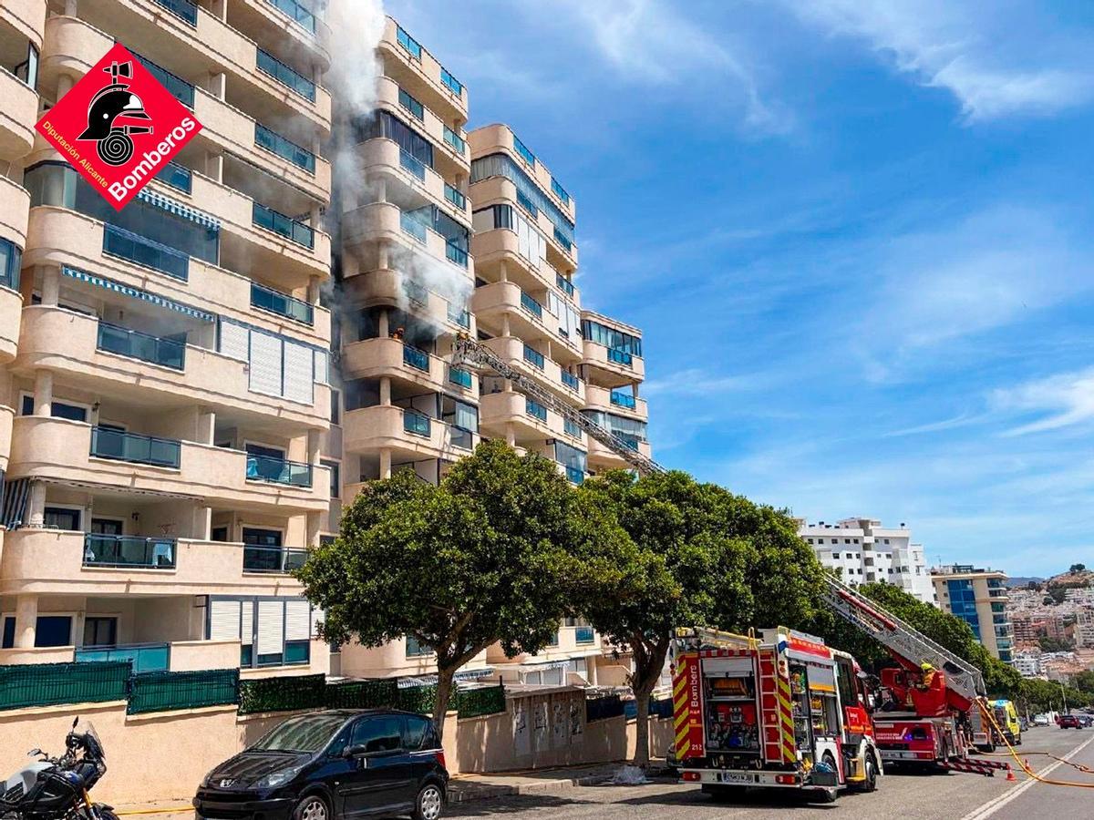 El incendio afectó completamente el apartamento