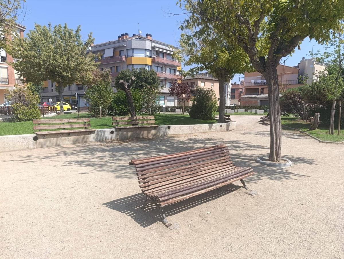 La plaça de la Pau, a Santpedor, amb pocs espais d'ombra