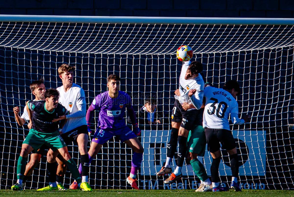 Acción en el área del Valencia Mestalla