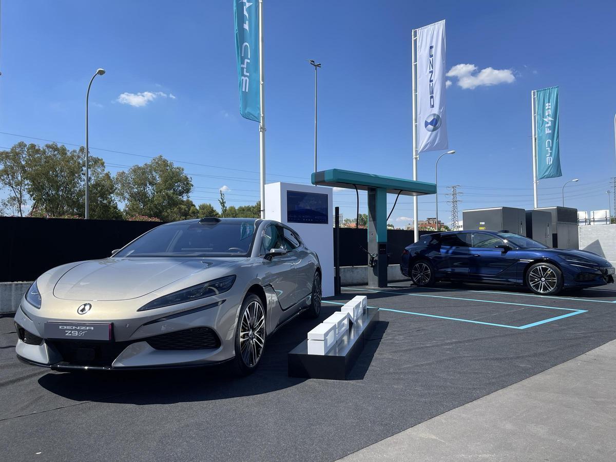 La tecnología Flash Charging constituye uno de los principales argumentos de DENZA