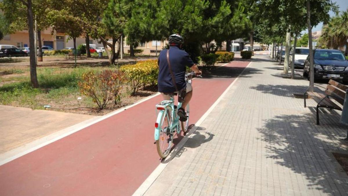 Uno de los carriles bici en el término municipal de Sagunt. | DANIEL TORTAJADA