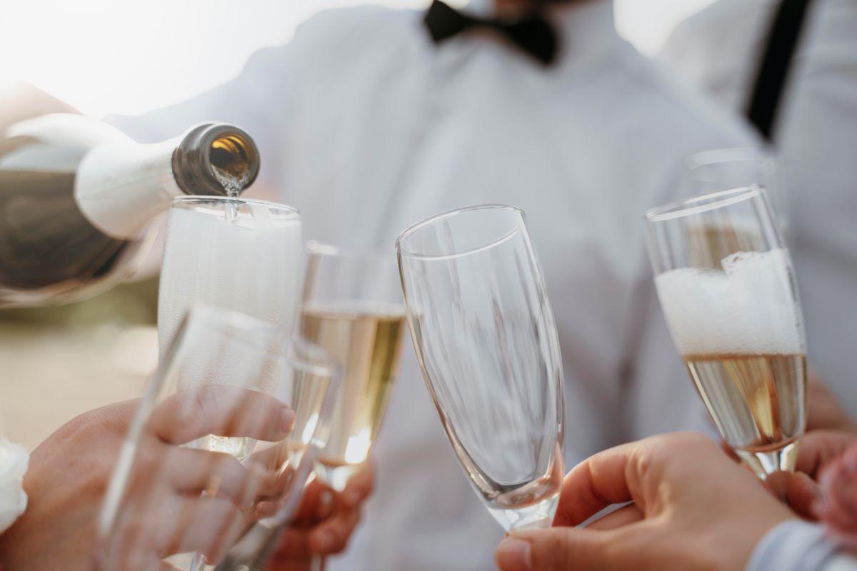 Aunque Cataluña es la cuna del cava, su producción se extiende a varias regiones españolas reconocidas por el Consejo Regulador del Cava.