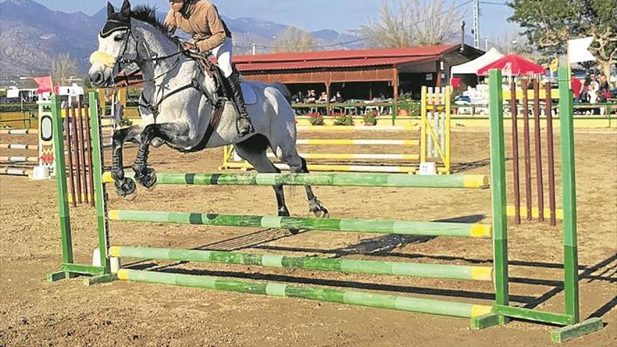 Patricia Garín se lleva el triunfo de obstáculos en el Poni Club