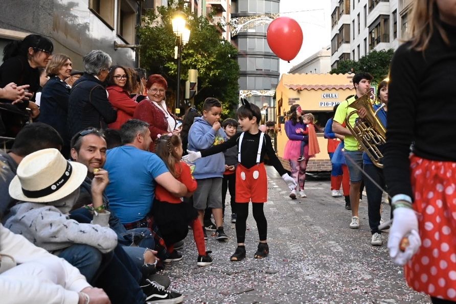 Desfile de collas y carros