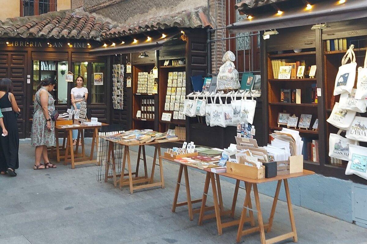 Aspecto actual de la Librería San Ginés, reconvertida a tienda de souvenirs.