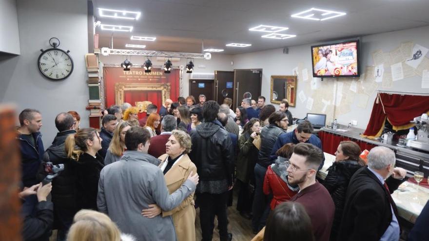 El Teatro Flumen celebró ayer su fiesta de aniversario.