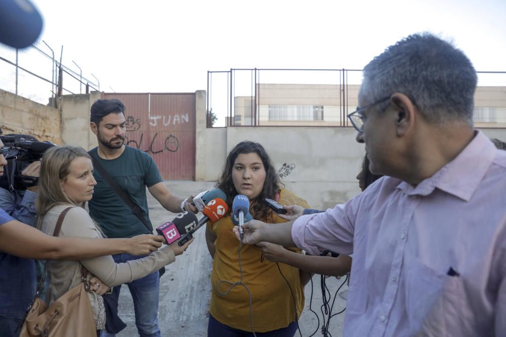 El colegio Anselm Turmeda de Palma, tomado por la Policía