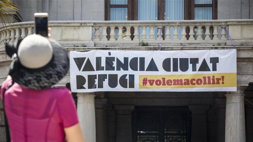 Valencia se prepara para recibir a los 629 inmigrantes del Aquarius