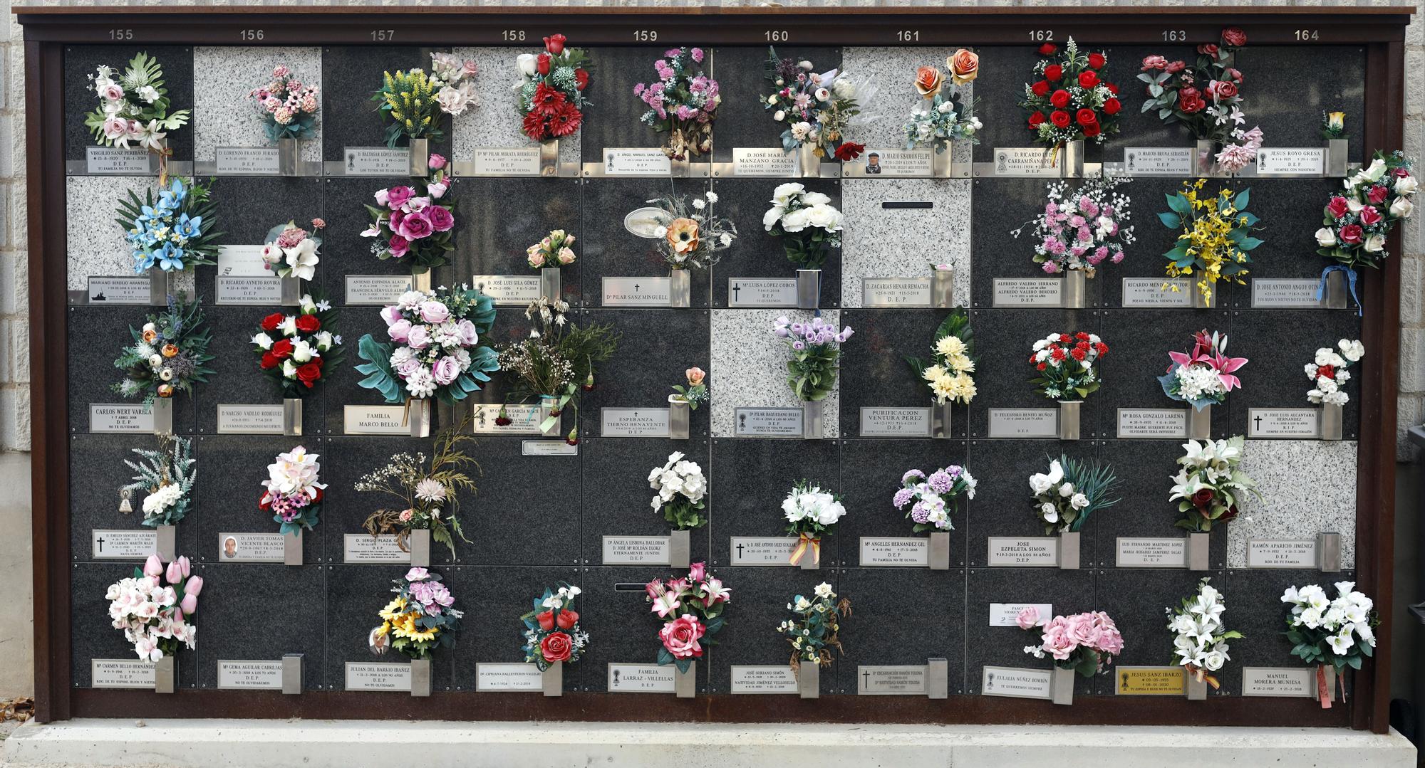 El cementerio de Torrero recibe ya a los visitantes más adelantados por Todos los Santos