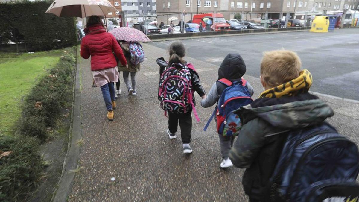 Aluvión de bajas entre el profesorado en la vuelta a las aulas en Asturias: “Así es inviable, un colegio no es una guardería&quot;