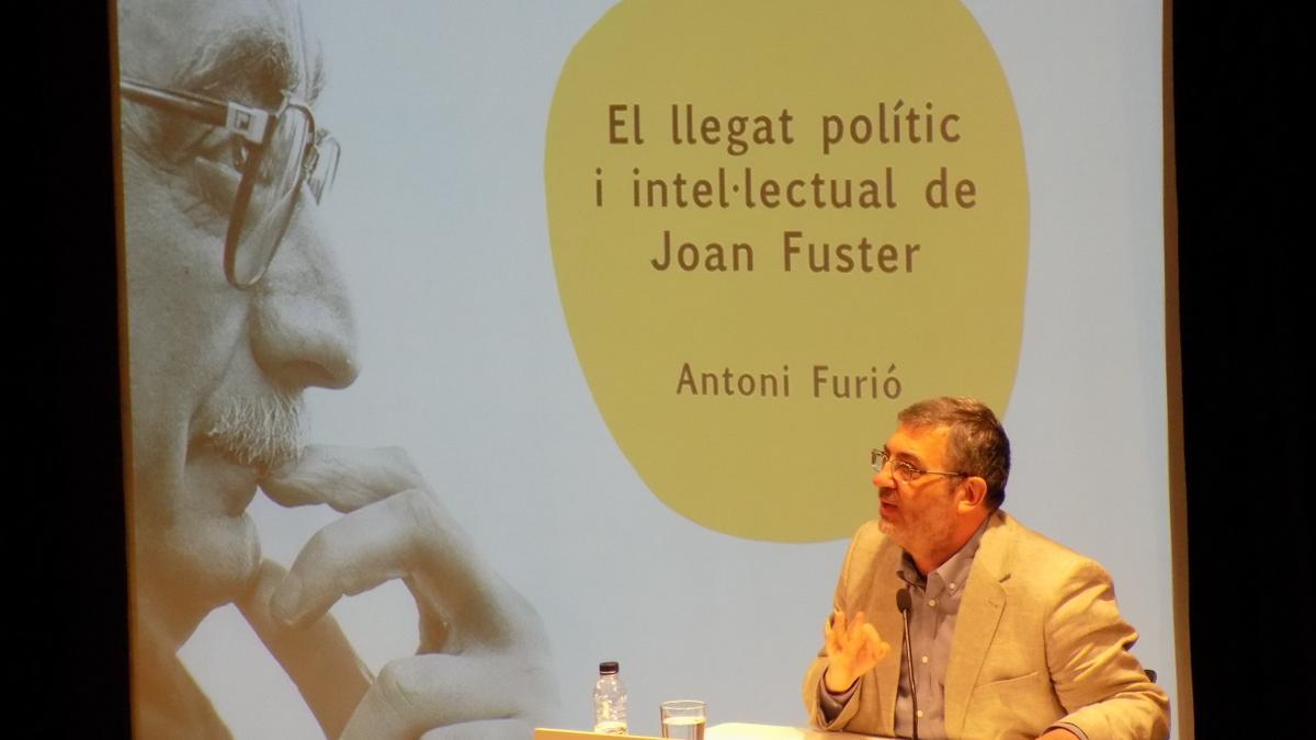 Un dels homenatgs a Joan Fuster que es va celebrar a Manresa