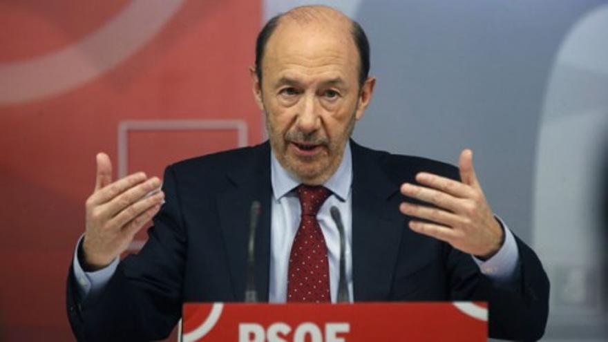 Rubalcaba fija como prioridad prorrogar los 400 euros