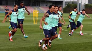Sessió matinal de preparació dels 12 jugadors del Barça que ja s’han incorporat a la feina després de les vacances.