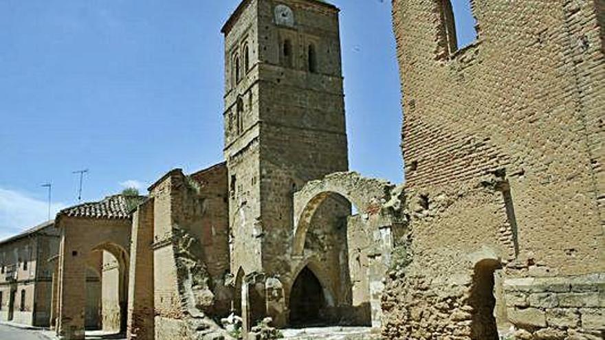 IGLESIA DE SAN NICOLÁS. El atrio de esta iglesia del siglo XIII amenazaba ruina y tenía peligro de hundimiento, por lo que entró en la lista, hasta que se consiguió la financiación necesaria para su arreglo.