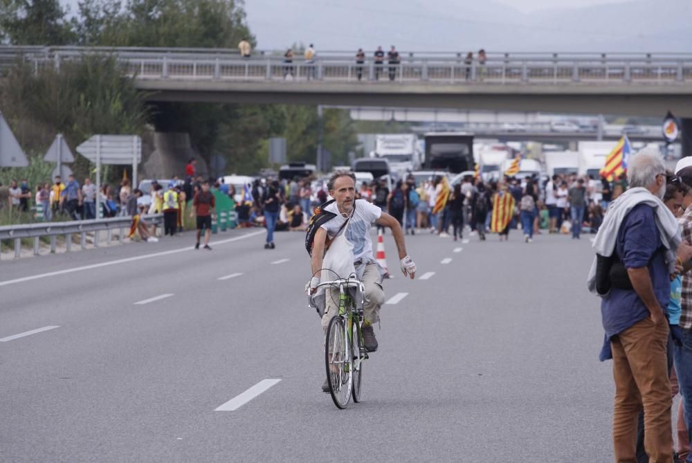 Tall de l'autopista AP-7 a Girona sud per protestar per la sentència del procés