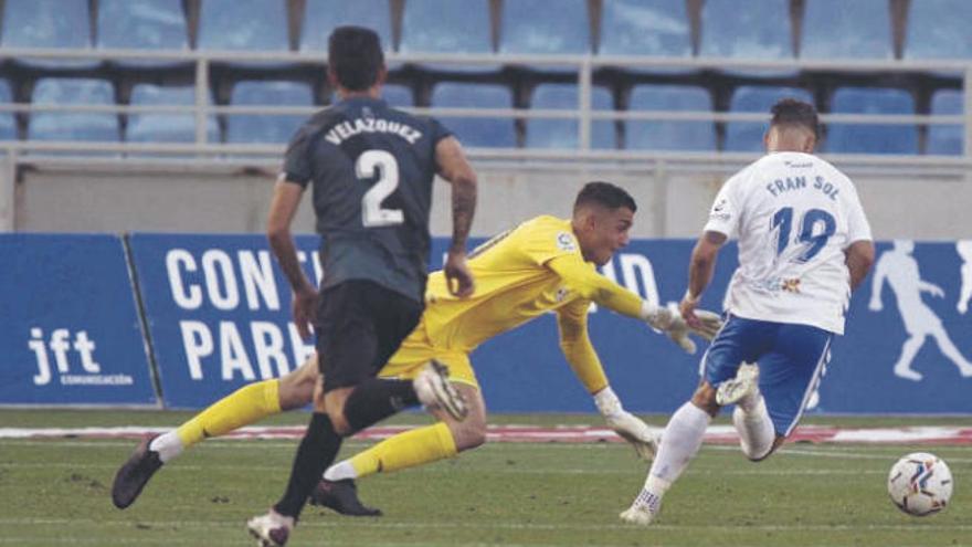 Bermejo y el VAR invierten la tendencia del Tenerife