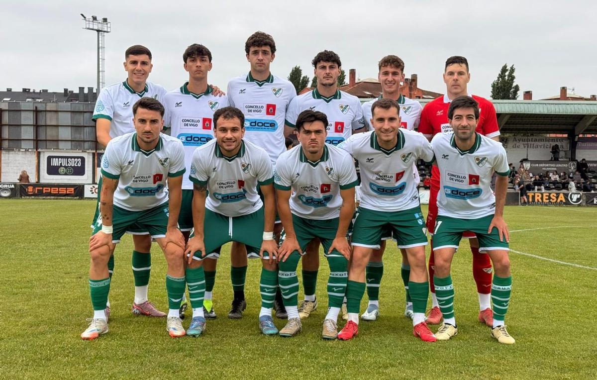 Formación inicial del Coruxo en el partido de ayer ante el Lealtad. | CORUXO FC