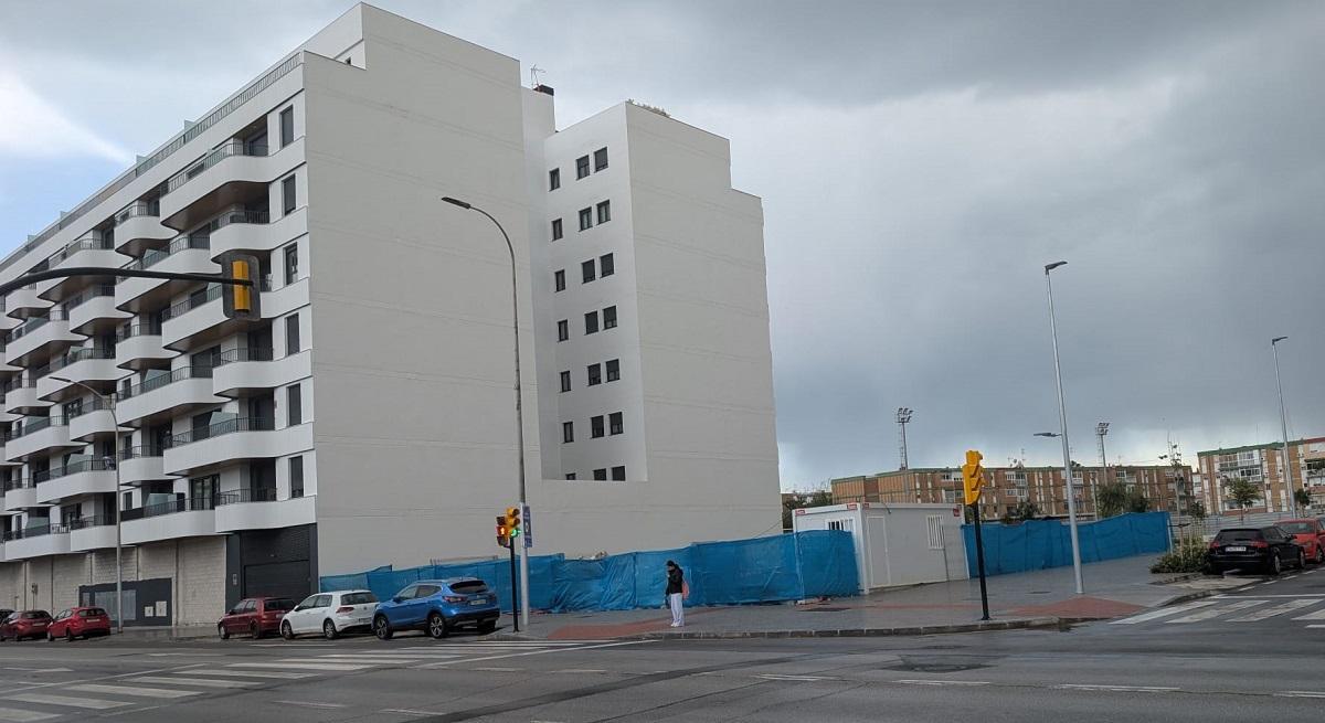 La zona de la avenida de Los Guindos de Málaga en la que se ubica la parcela que se ha adjudicado Vía Ágora para construir 65 viviendas.