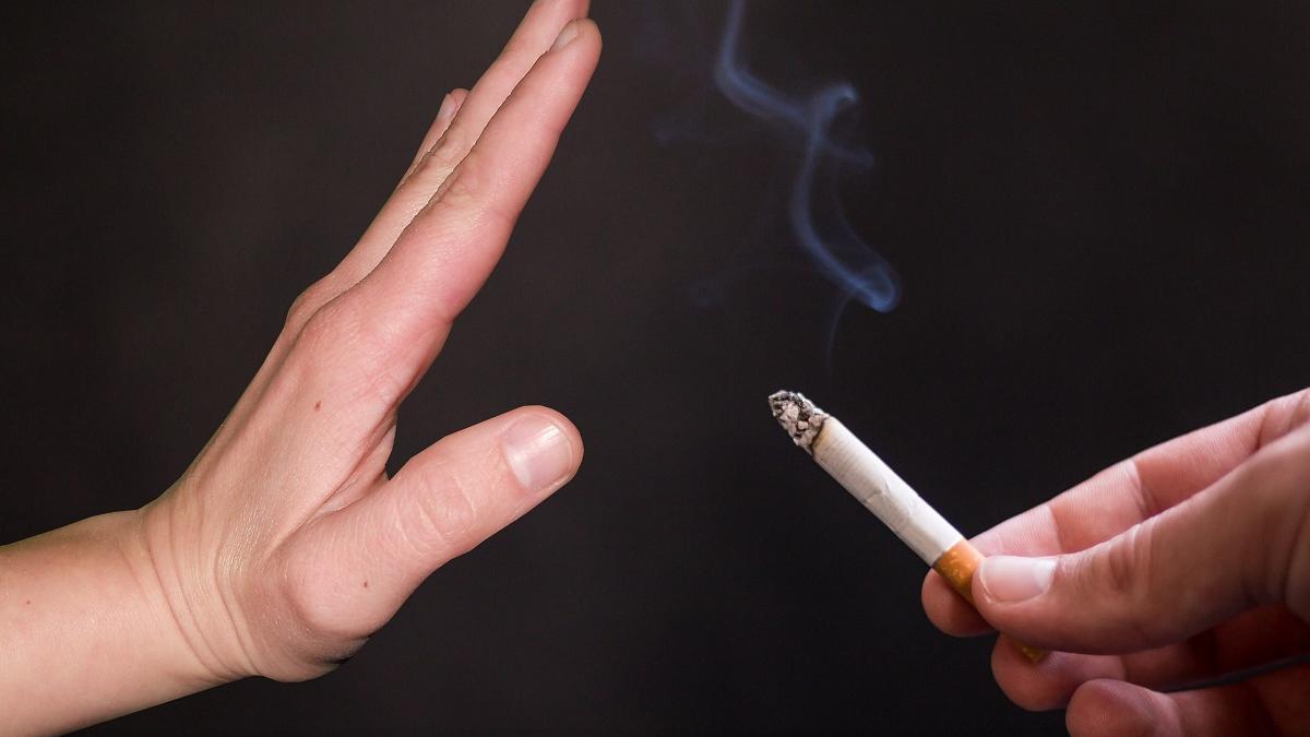 En España fallecen al año unas 54.000 personas a causa de enfermedades relacionadas con el consumo del tabaco.