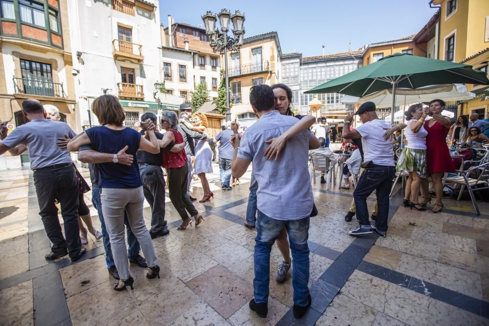 Tango en la plaza de Trascorrales