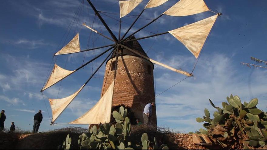 El molino de Los Luengo en El Algar vuelve a girar después de dos años