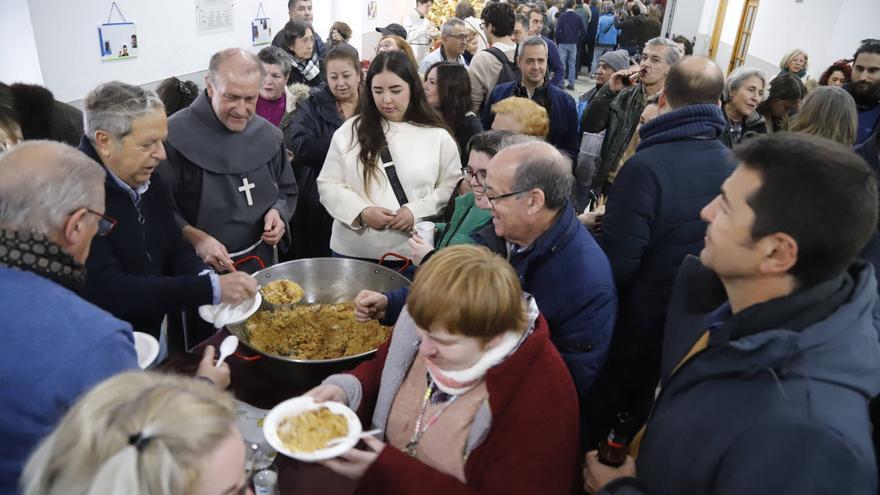 La tradicionales migas de la Cruz Blanca, en imágenes