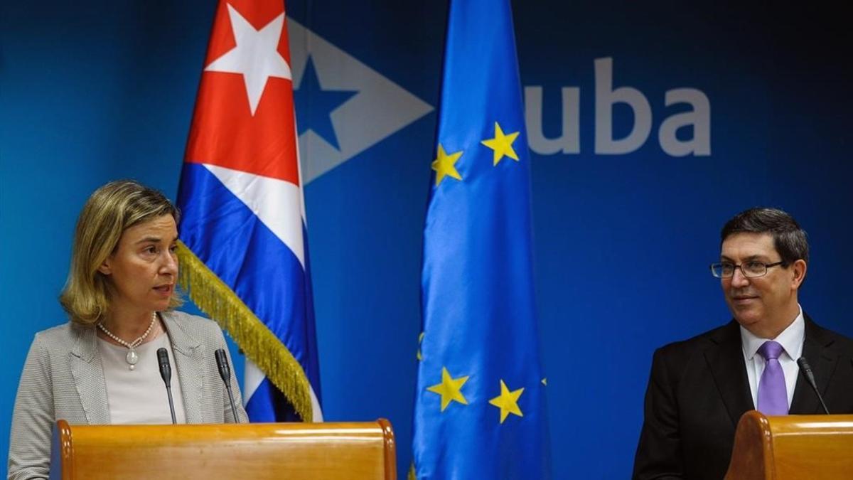 La alta representante de la UE, Federica Mogherini, y el ministro de Exteriores cubano, Bruno Rodríguez, en La Habana, este viernes.