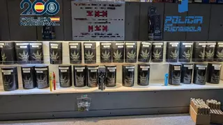 Desmantelan un club de fumadores de Fuengirola que se publicitaba en la calle para vender marihuana y hachís
