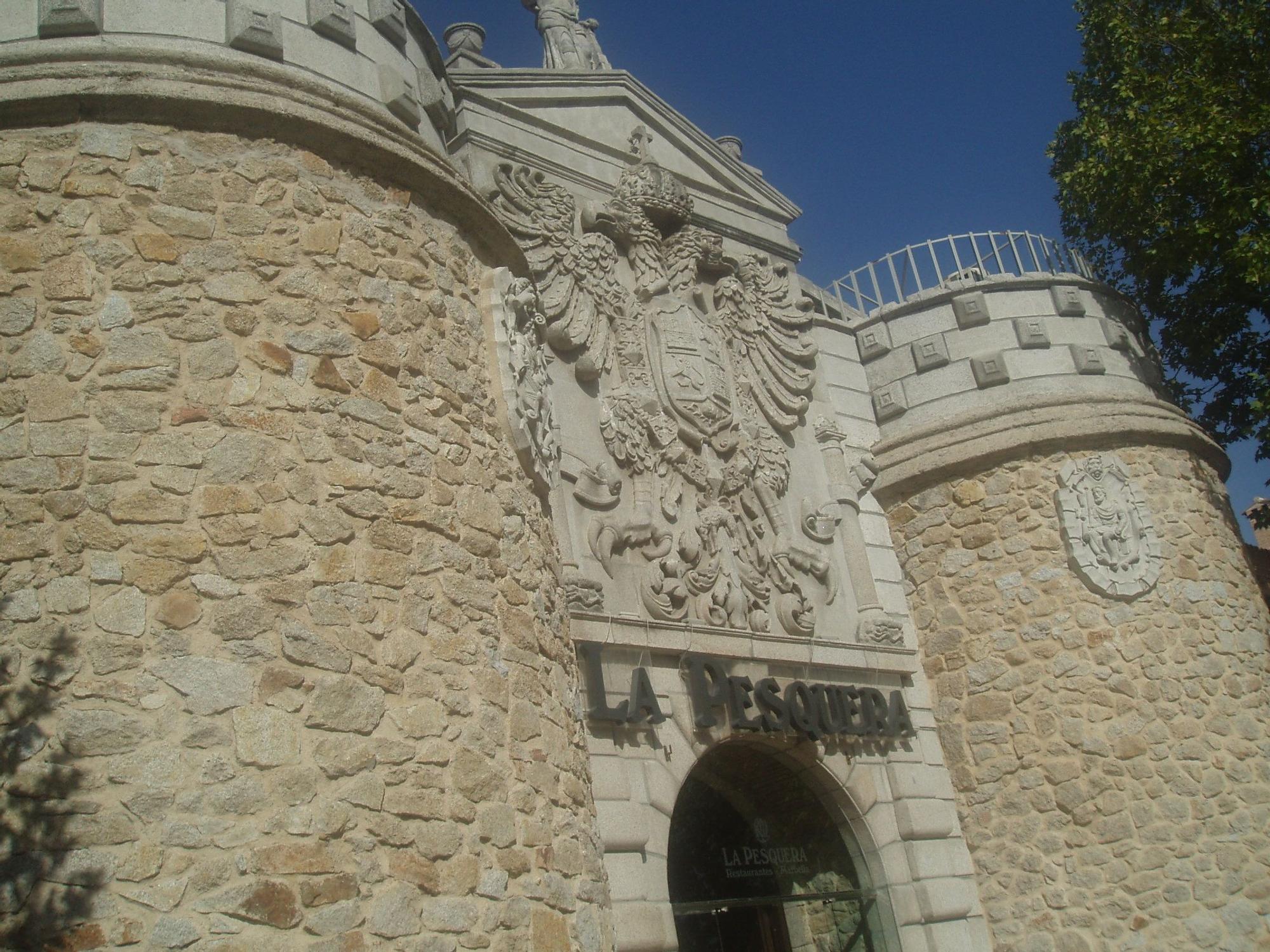 La recreación de la Puerta de Bisagra de Toledo en la Casa de Campo, escenario de rodaje en películas del espagueti western