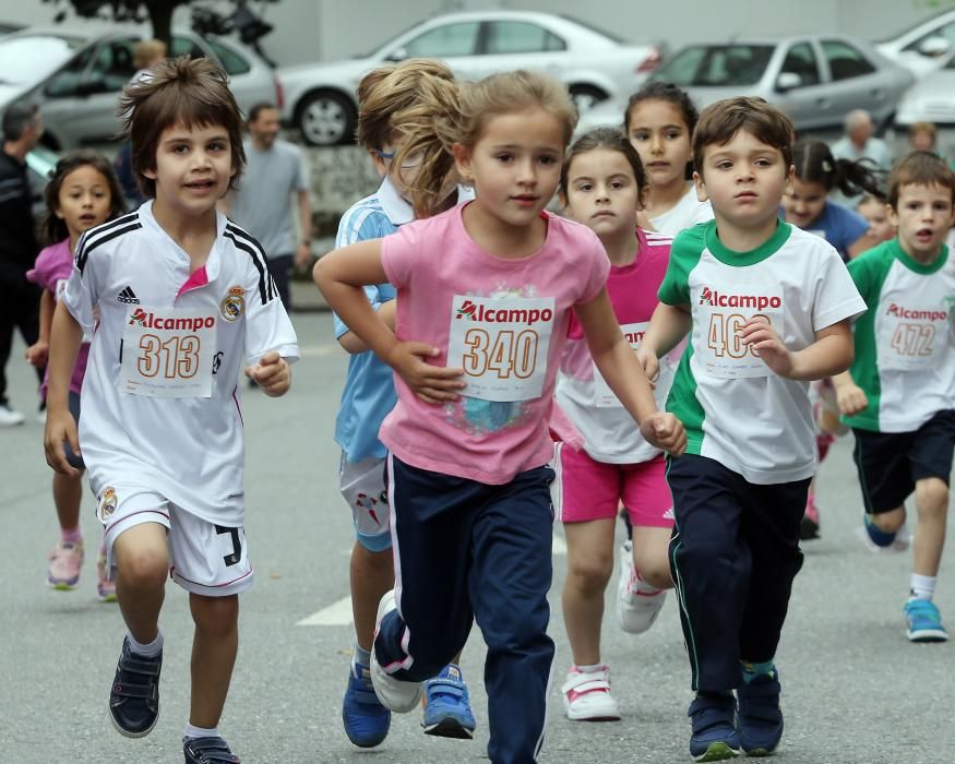 Cientos de niños y niñas participaron hoy en el Maratón Infantil Interescolar que se ha celebrado en el entorno de la gasolinera de Coia esta mañana