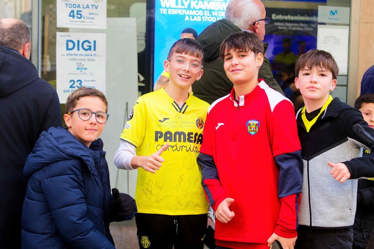 Galería | La afición del Villarreal, enloquecida con Willy Kambwala y el 'killer' Georges Mikautadze