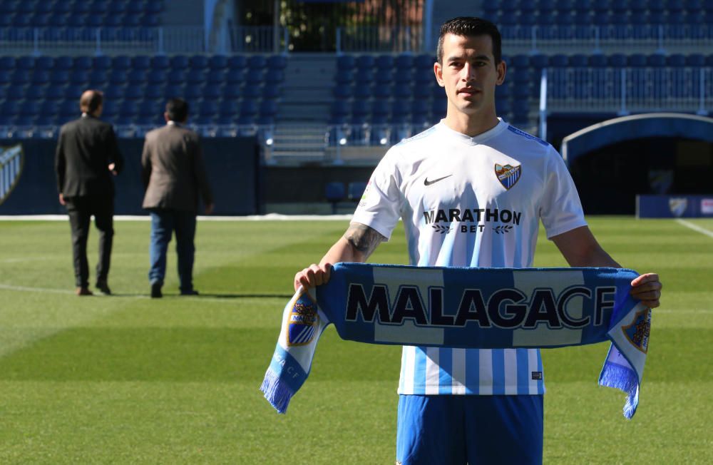 El defensa madrileño es presentado en La Rosaleda como nuevo jugador del Málaga CF. Es la tercera incorporación en el mercado invernal del club blanquiazul.