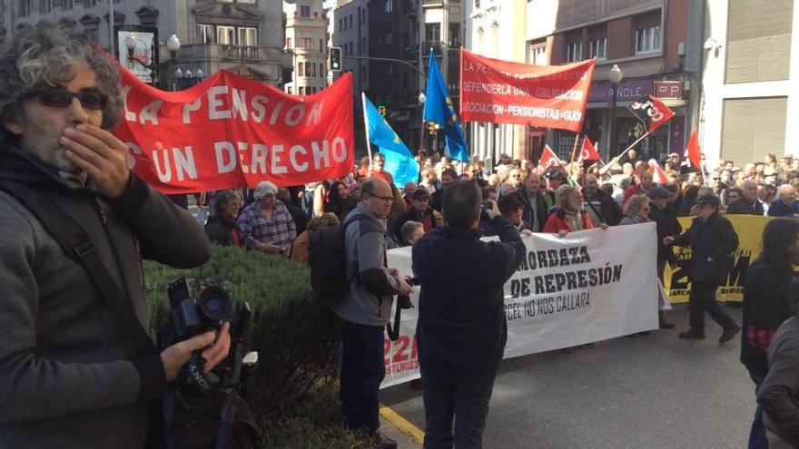 Centenares de personas reclaman pensiones dignas en Gijón