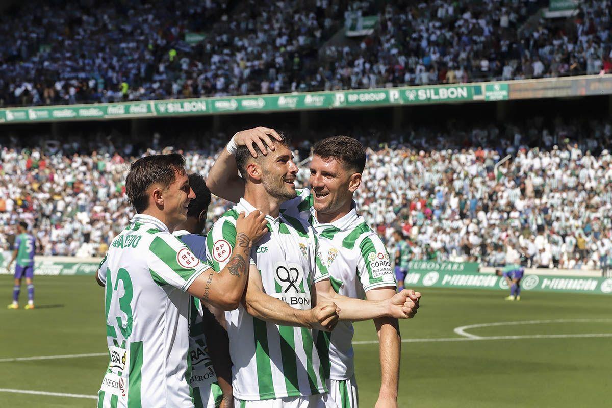 Los futbolistas del Córdoba CF celebran el gol de Carlos Albarrán en la pasada cita ante el Málaga.