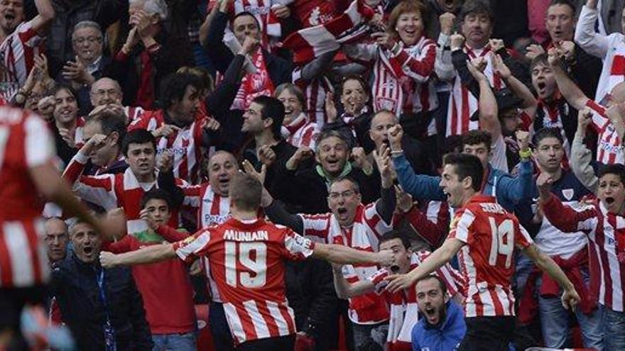 Muniain celebra alborozado el primer gol.