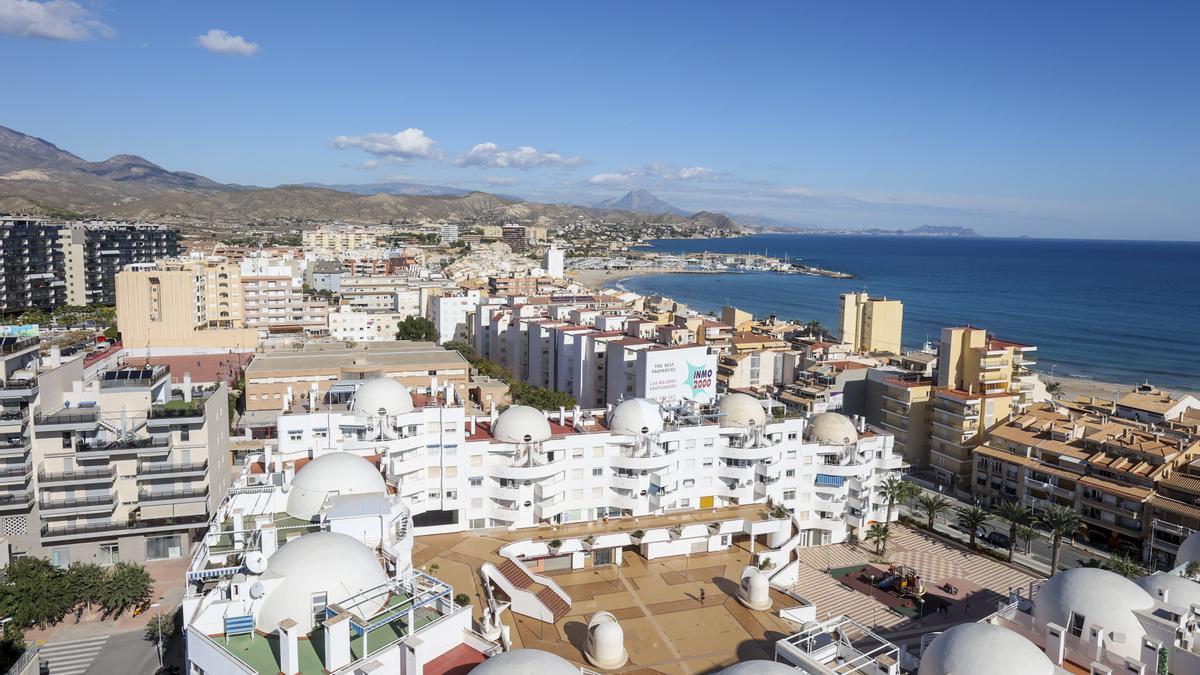 Vista del casco urbano de El Campello, con la zona norte al fondo