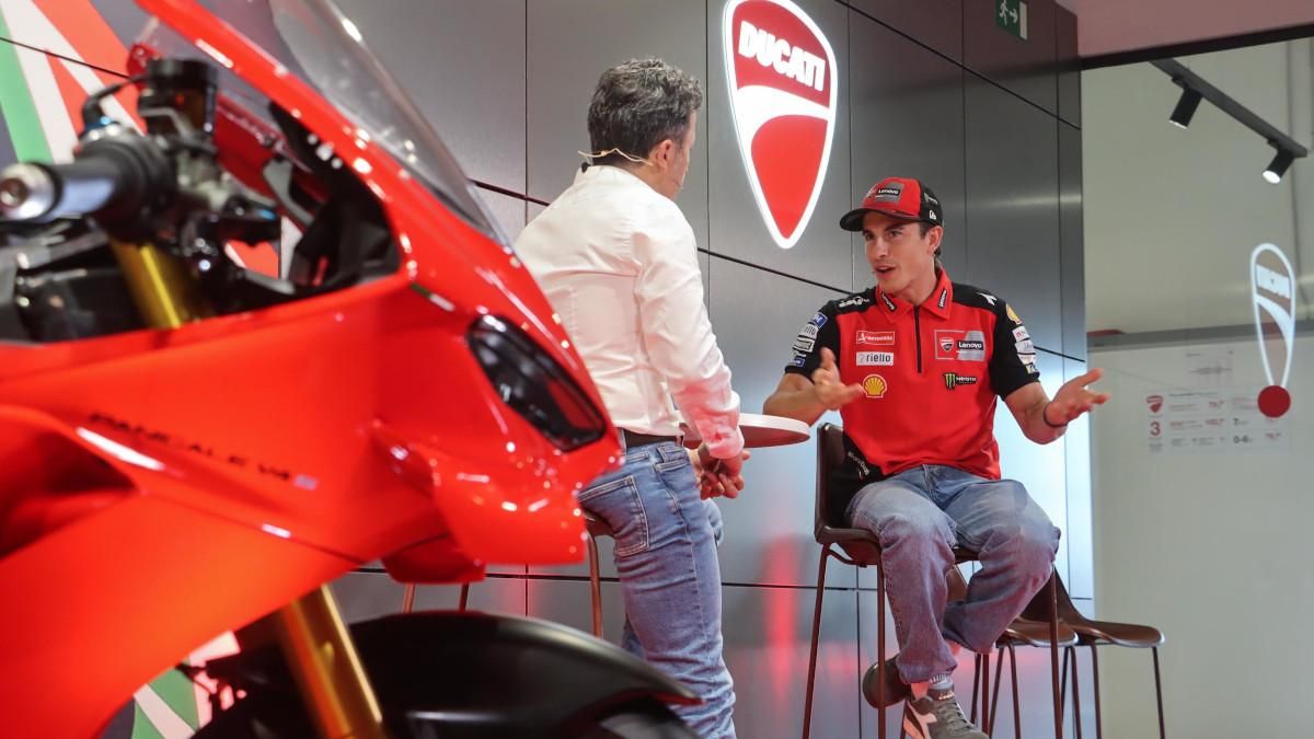 Marc Márquez fue el padrino de excepción en la apertura del nuevo concesionario Ducati en Barcelona