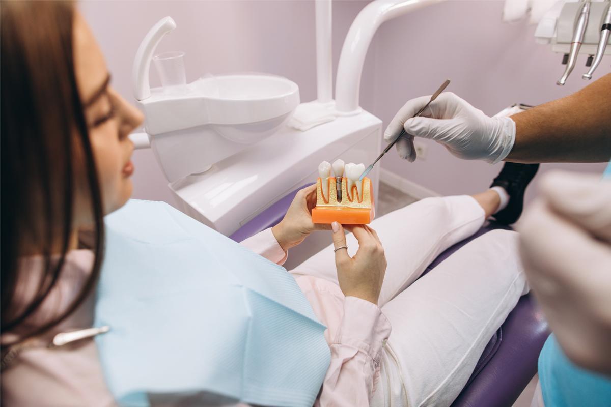 Els implants dentals és una cirurgia que millora la qualitat de vida del pacient