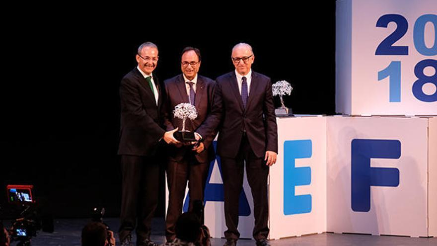 El conseller Vicent Soler entrega el Premio Generalitat a José María y Vicente Coves