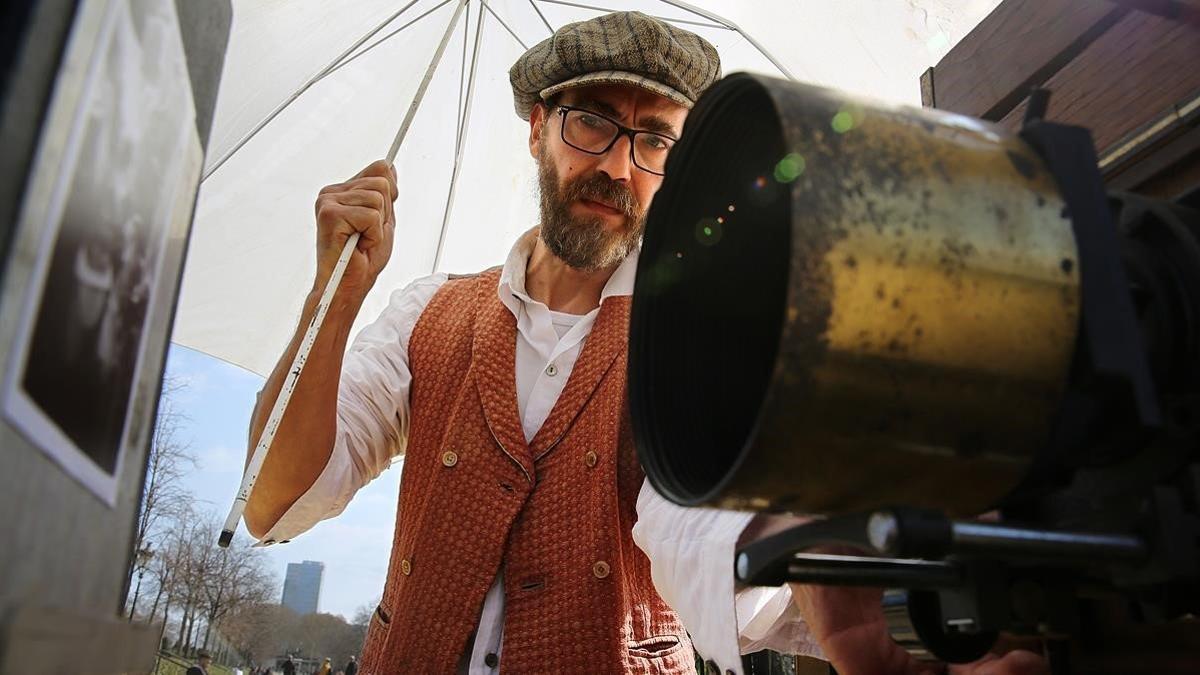 El fótografo minutero, Jacobo Vázquez en el Parc de la Ciutadella.