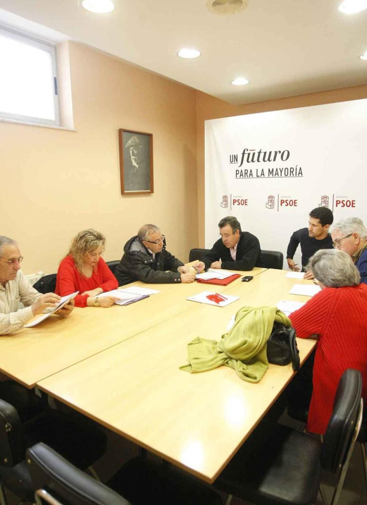 Portavoces del movimiento reunidos con Martín Benito.