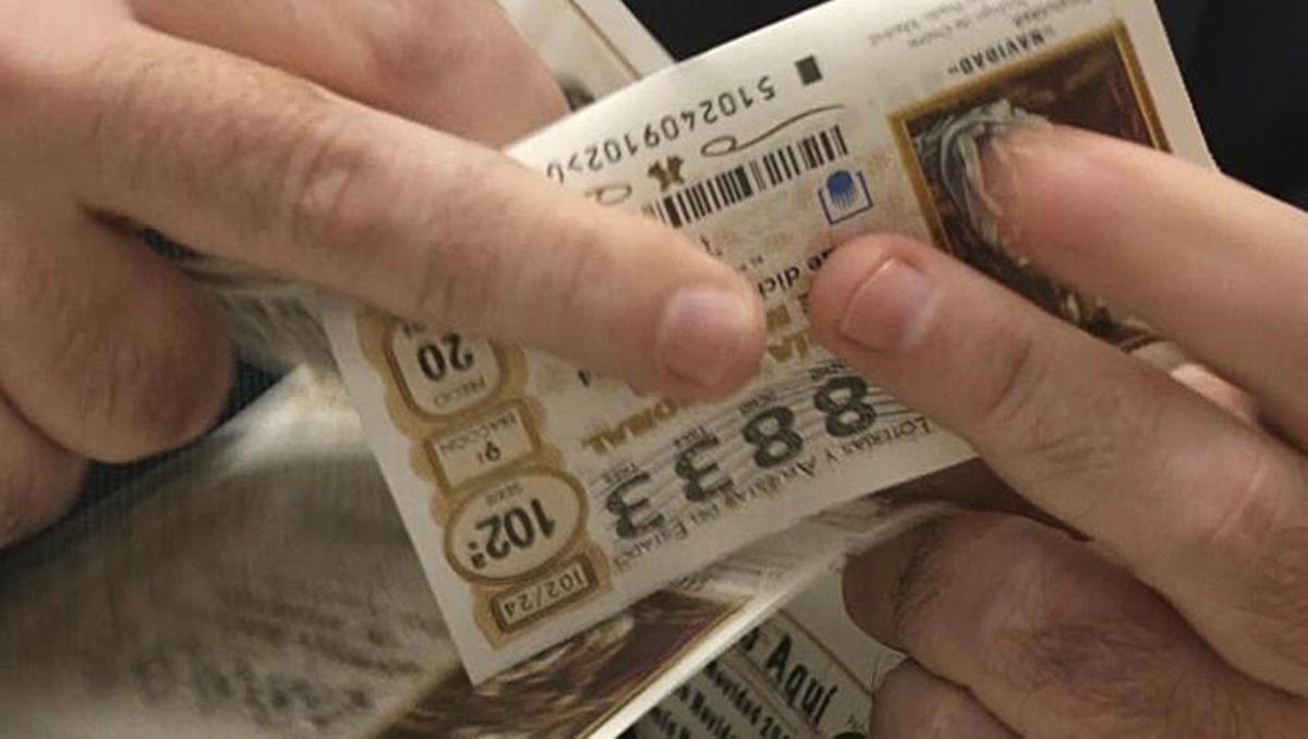 Le ayudaron a curarse y ahora él les desea toda la suerte del mundo a través de un décimo de lotería